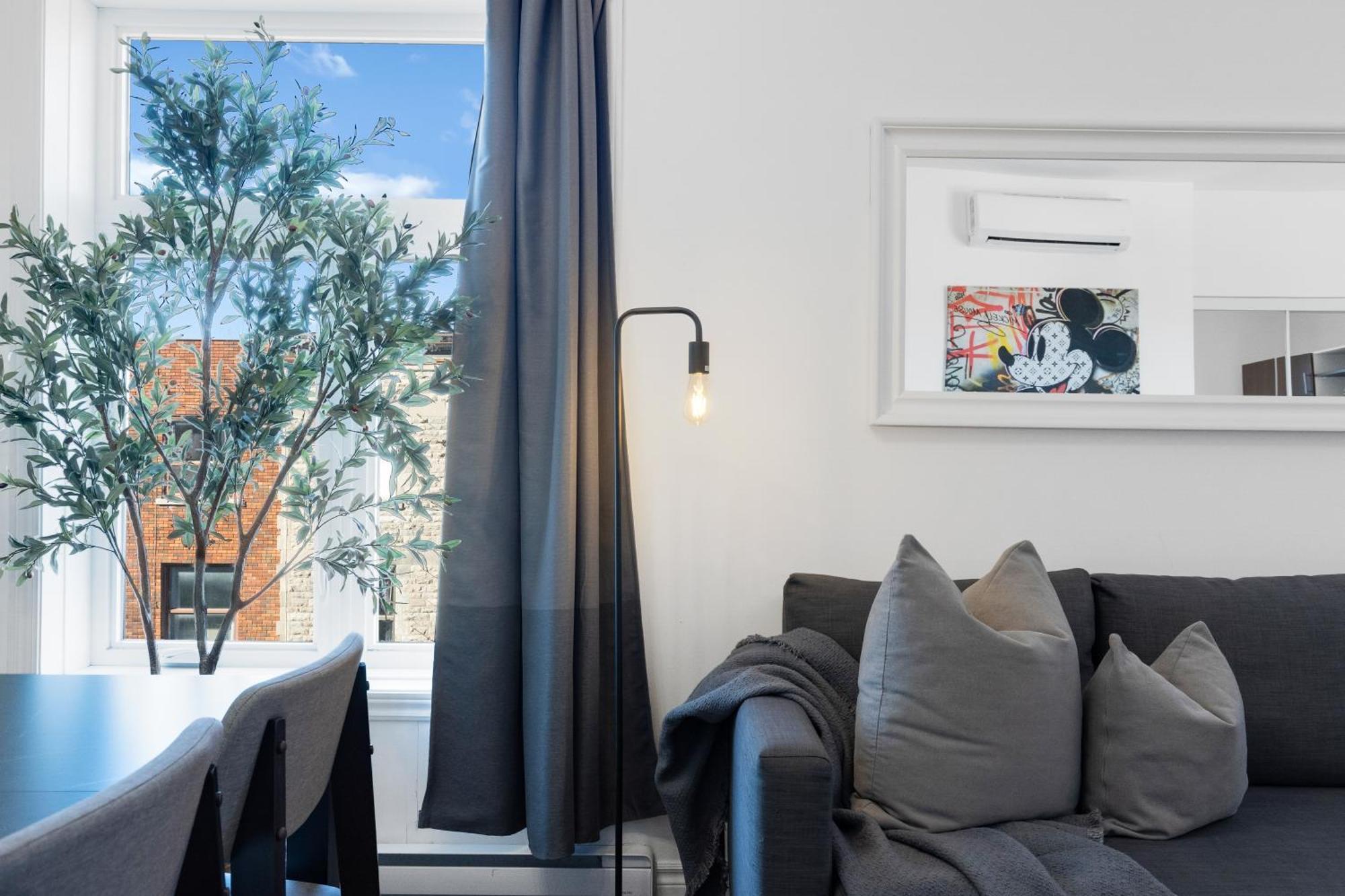 Liv Mtl Mtl Aparthotel Montreal Bagian luar foto