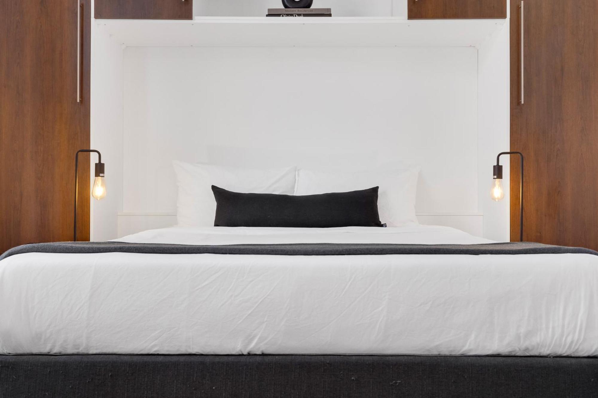 Liv Mtl Mtl Aparthotel Montreal Bagian luar foto