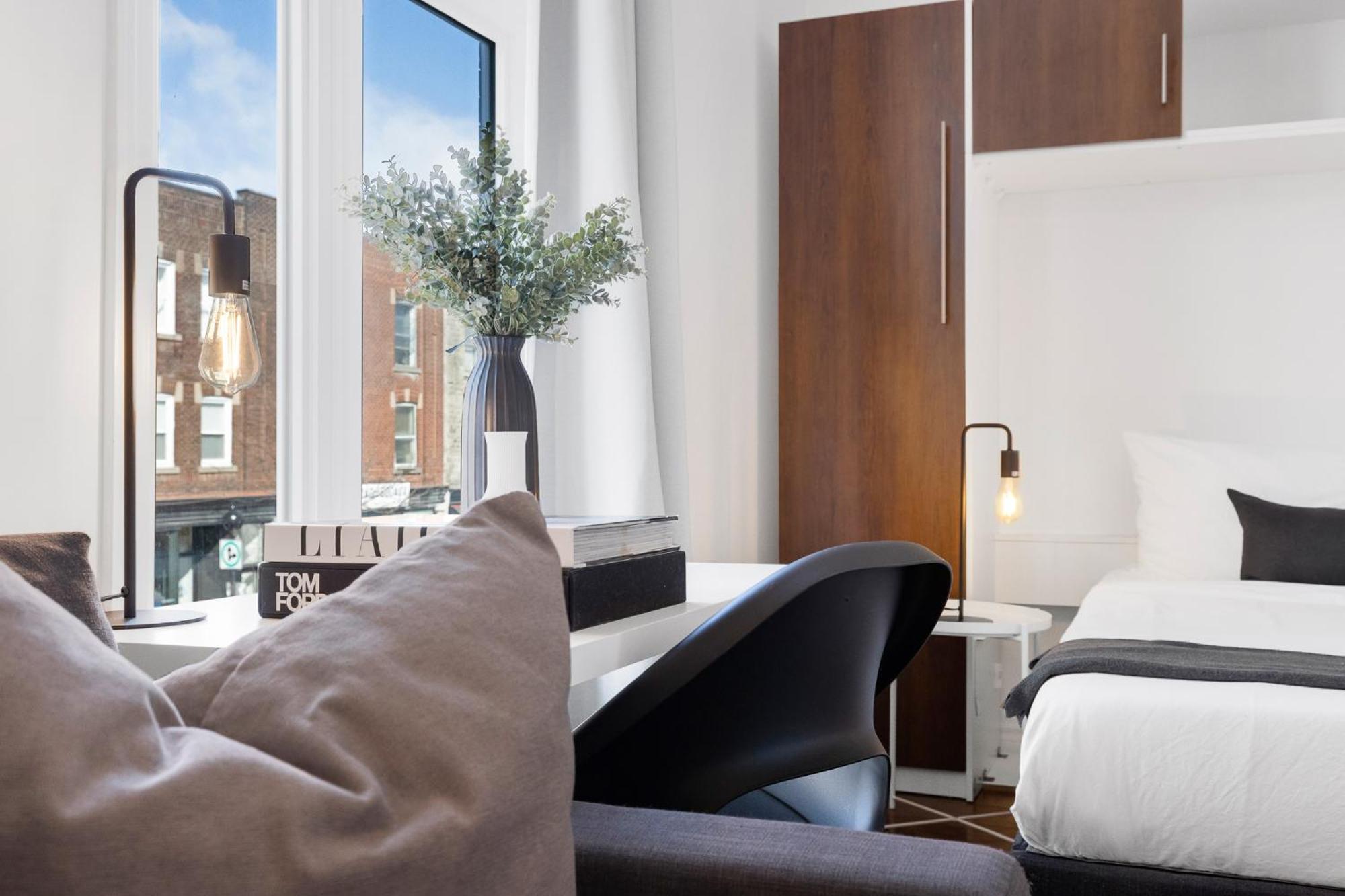 Liv Mtl Mtl Aparthotel Montreal Bagian luar foto