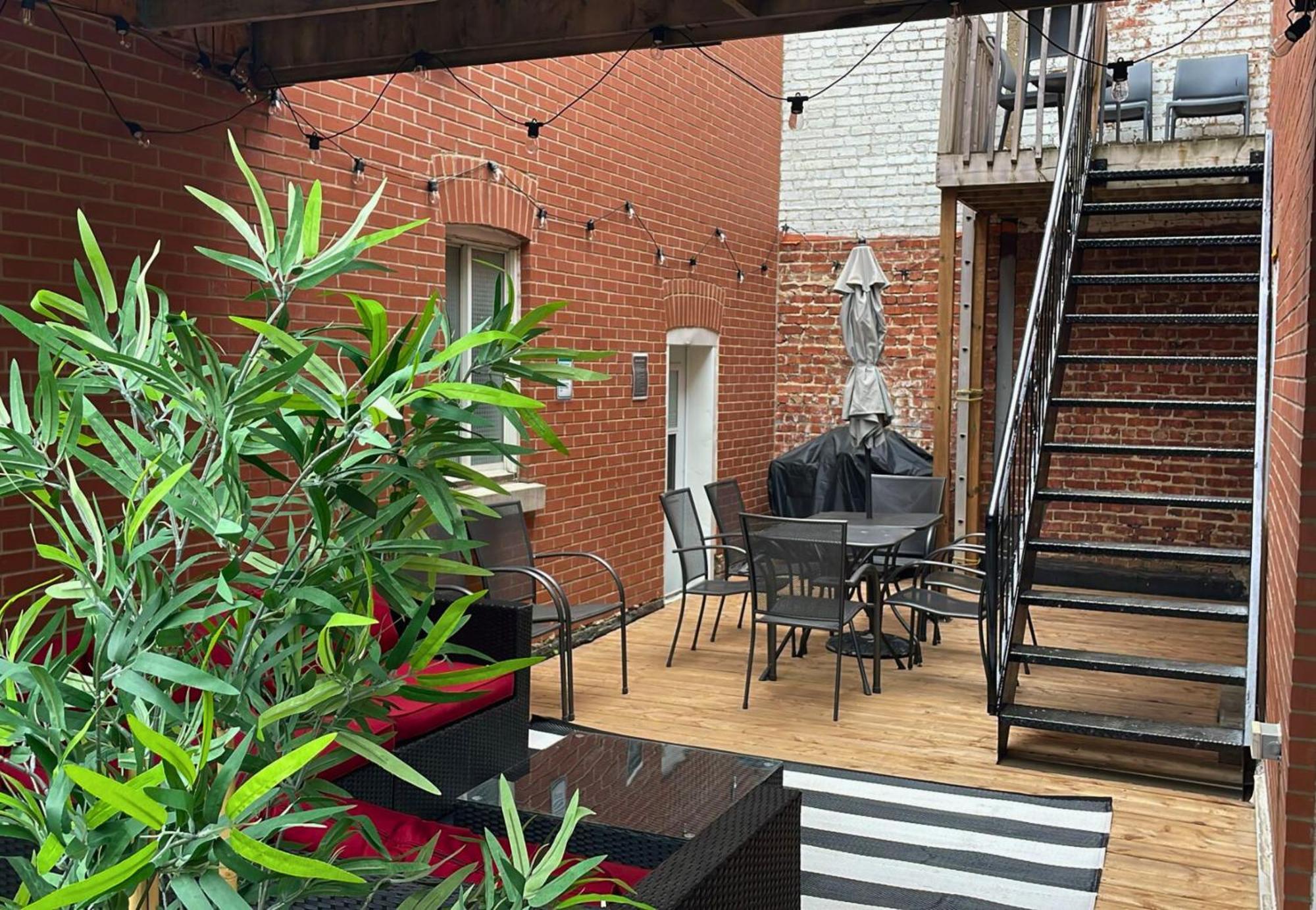 Liv Mtl Mtl Aparthotel Montreal Bagian luar foto